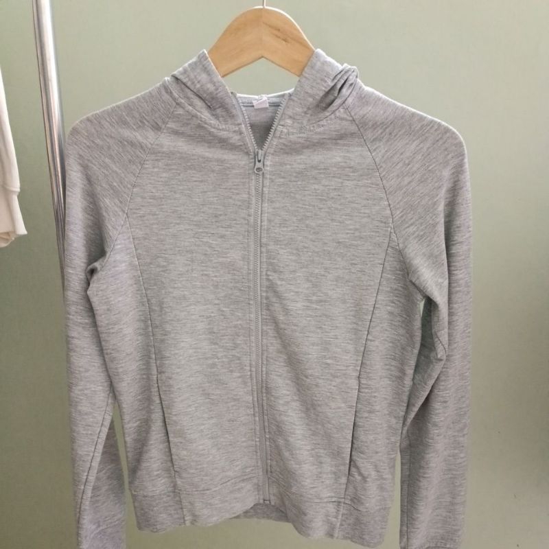 hoodie Uniqlo Alrism kondisi bagus bahan halus