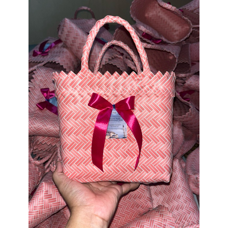 

Tas Anyam Ukuran XS (17 x 7 x 17)