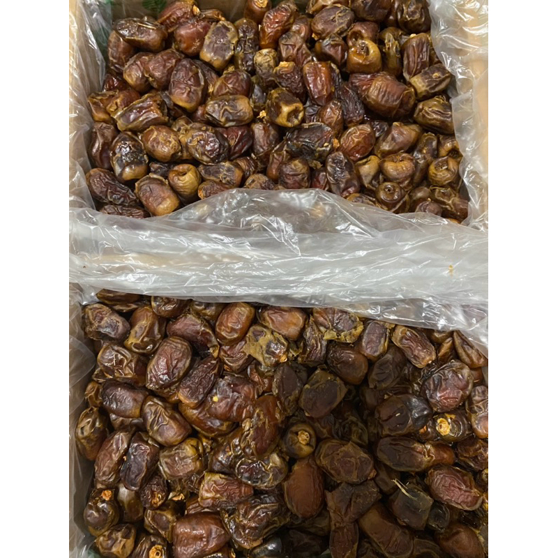 

Kurma Golden Valley 500 Gram | Kurma Manis 1 Kg isi 2 pcs