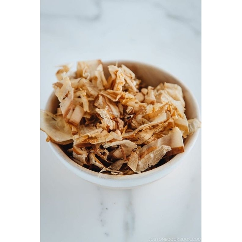 

Katsubushi grade A Taburan Takoyaki Okonomiyaki Sobayaki halal 100 gr