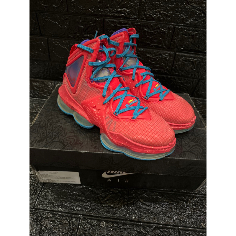 Sepatu Basket Pria NIKE LEBRON XIX KING CROWN SIREN RED SZ 41