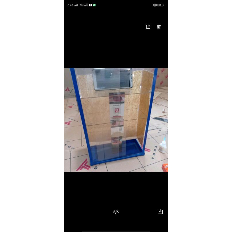 etalase rak rokok 4susun pajangan action figure