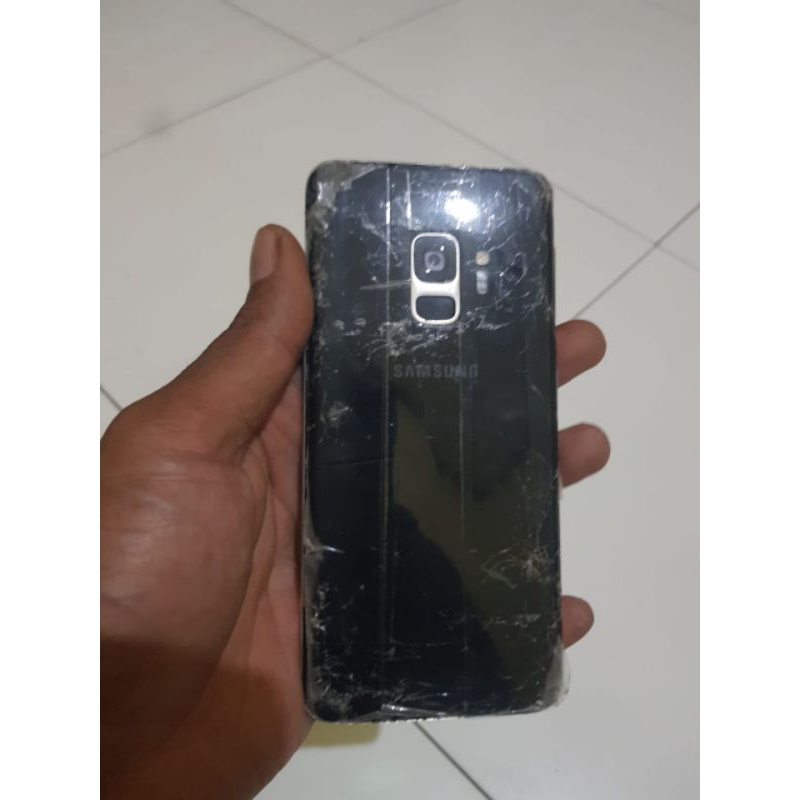 HANDPHONE SAMSUNG S9 (hp second di jual gambling ,no return no komplen )