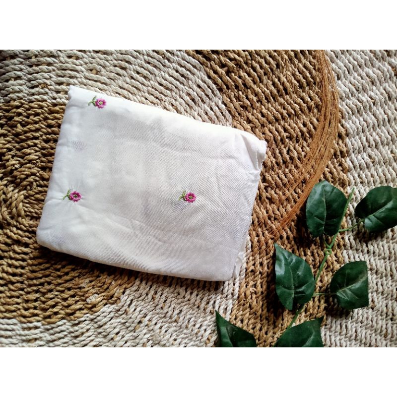 Mukena Terusan bordir tabur bunga warna putih rayon