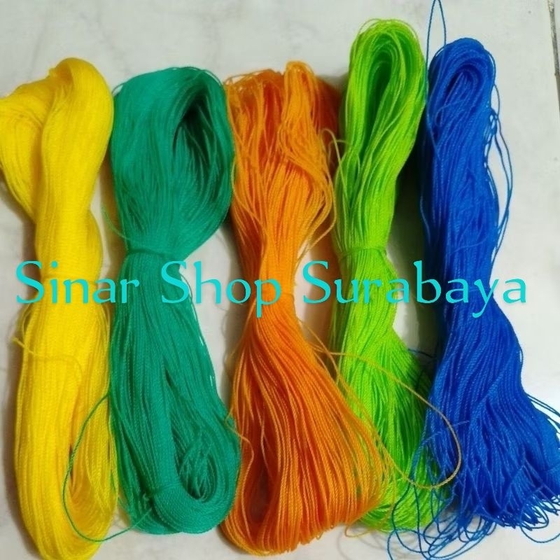 

Tali tampar 1 mm warna warni panjang kurang lebih 150 meter/ tali plastik/ tali tukang/ tali benangan proyek bangunan / tali untuk pasang keramik, harga per ikat