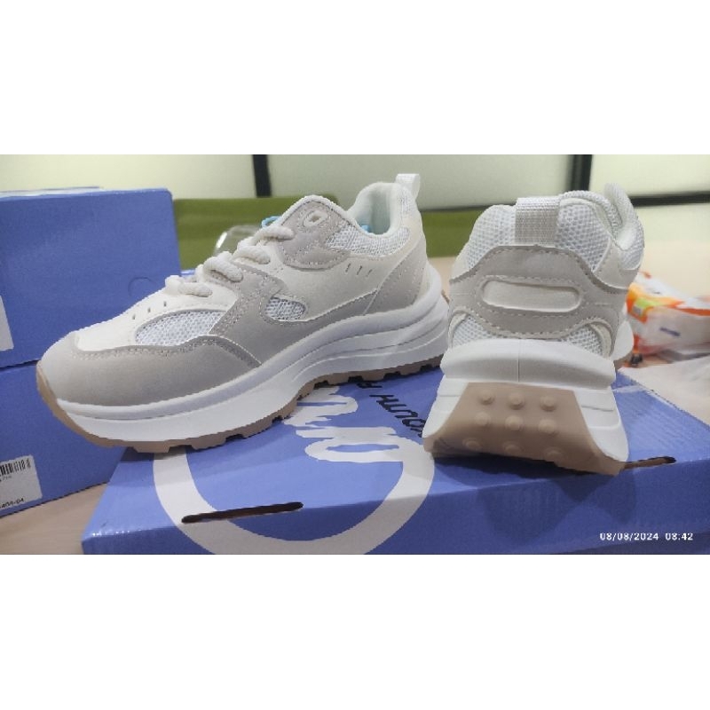 Sepatu Corolla Wanita 39