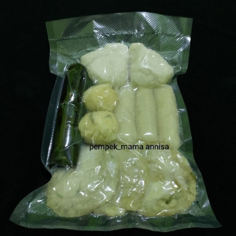 

Pempek mix/campur asli khas Palembang 1 pack isi 10 pempek campur