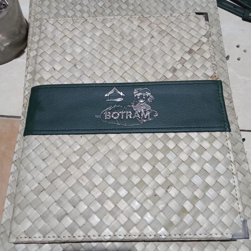 

cover menu costum caffe&hotel dll uk a4 bahan samak daun pandan di baud