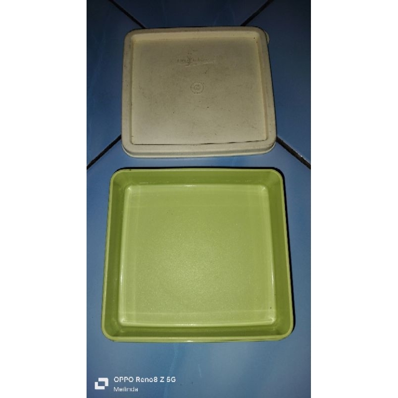 Tempat Makan Twin Tulipware Second