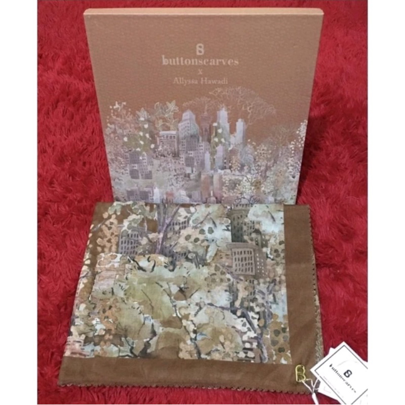 NEW Buttonscarves New York Reborn West Village