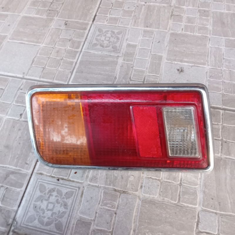 stoplamp lampu belakang KIRI daihatsu charade g10 tahun 77 ORI