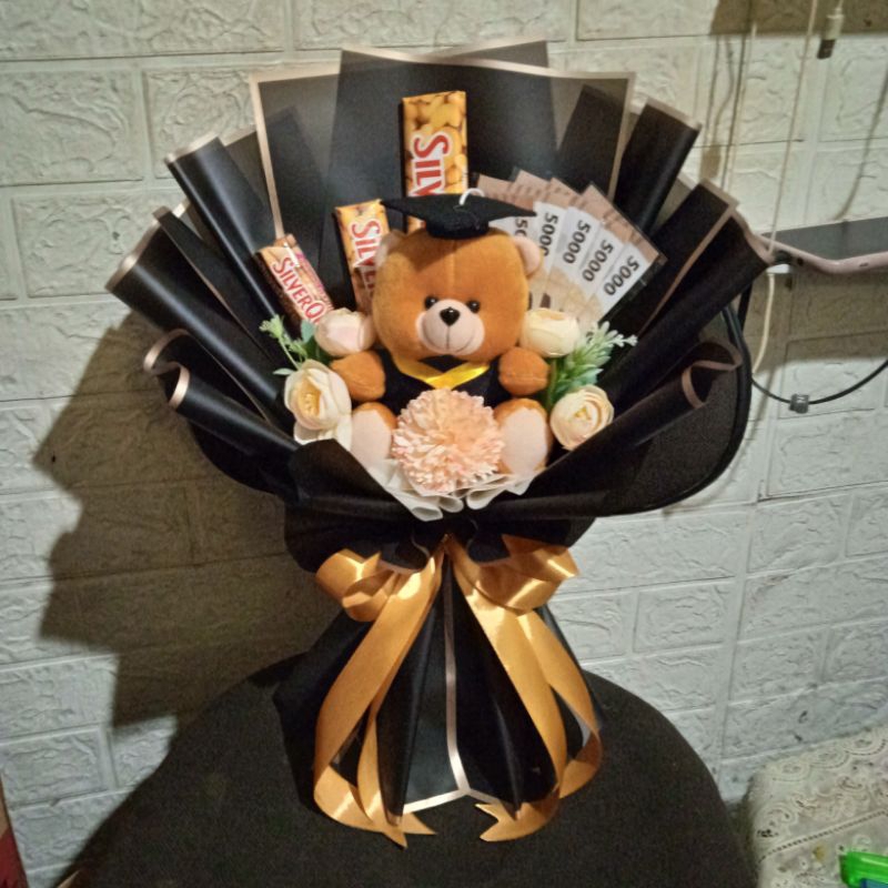 

HAMPERS DAN BUCKET KADO WISUDA GRADUATION