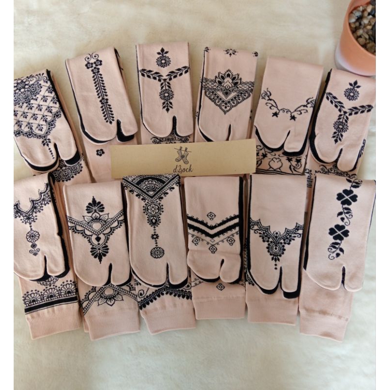 Lusinan kaos kaki jempol motif hena krem telapak hitam ,wanita dewasa panjang bahan nilon