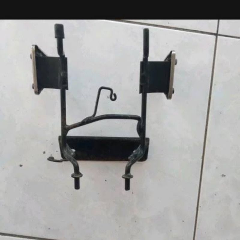 breket pangkon depan lampu honda megapro primus