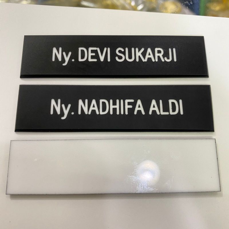 

papan nama /name tag grafit Persit dof belakang polos putih