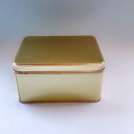 

HEBOH Kaleng kotak souvenir gold