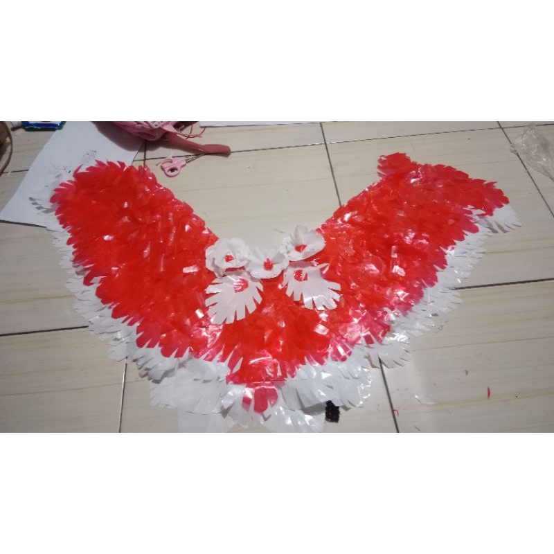 Daur Ulang Plastik sampah. gaun karnaval