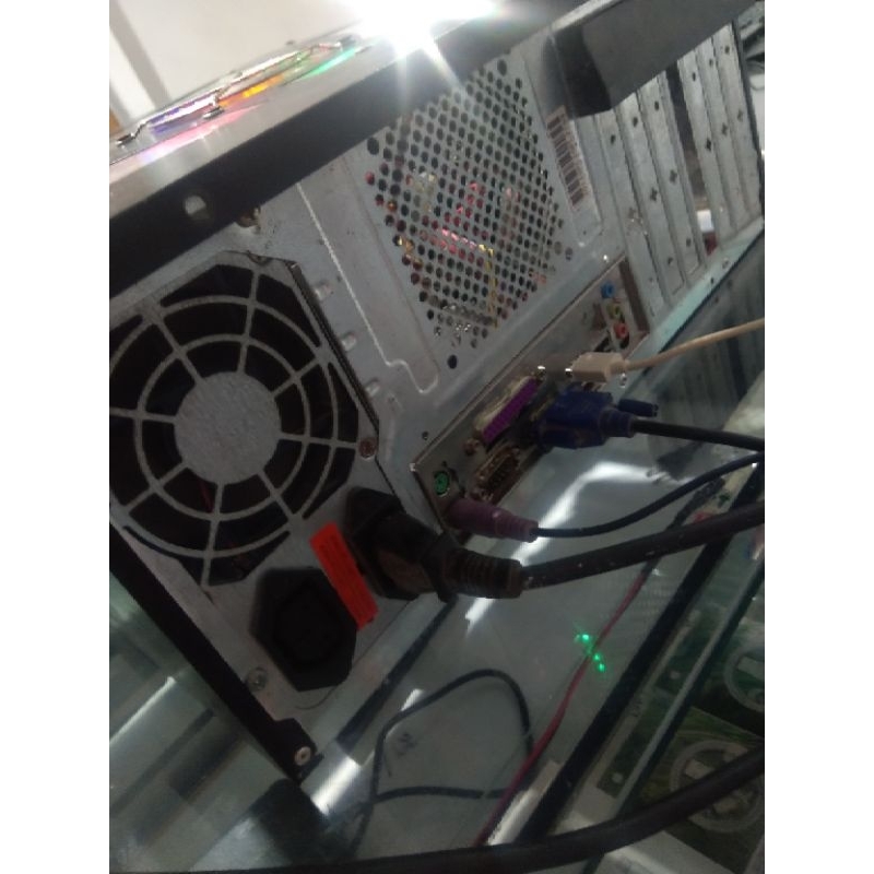 pc rakitan pentium 4 ram 1 Gb hdd 320gb