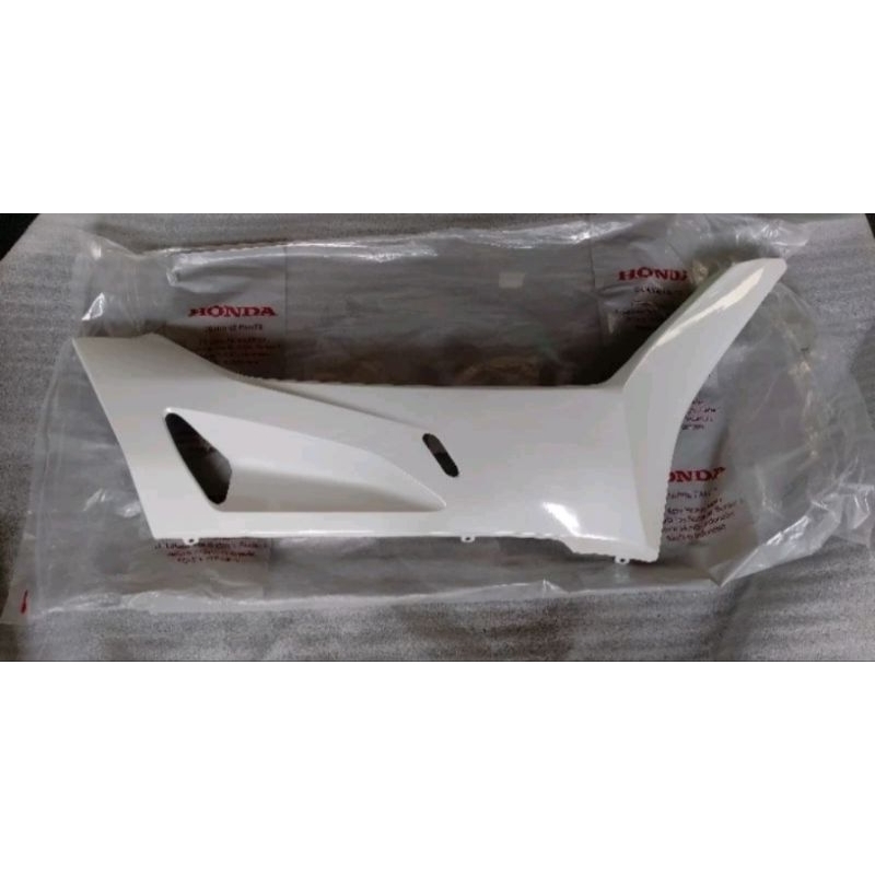 cover R FLOOR SIDE COVER BAWAH KANAN PCX 160  K1Z PUTIH MUTIARA ORIGINAL