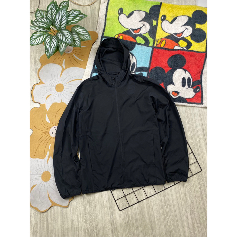 Uniqlo• Light Weight