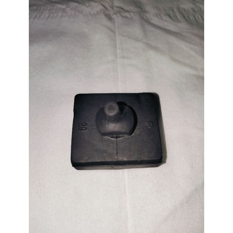 Karet Bantalan mesin beat fi kasar/ karet peredam mesin swing arm/ karet ganjel mesin original lospa