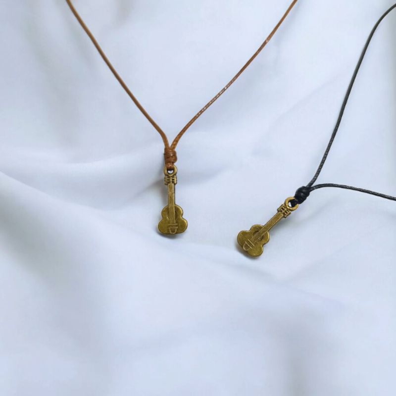 Kalung Tali Liontin Gitar Kecil Warna Tembaga Pria Wanita