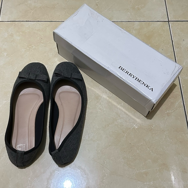 (Preloved) Berrybenka Flat Shoes