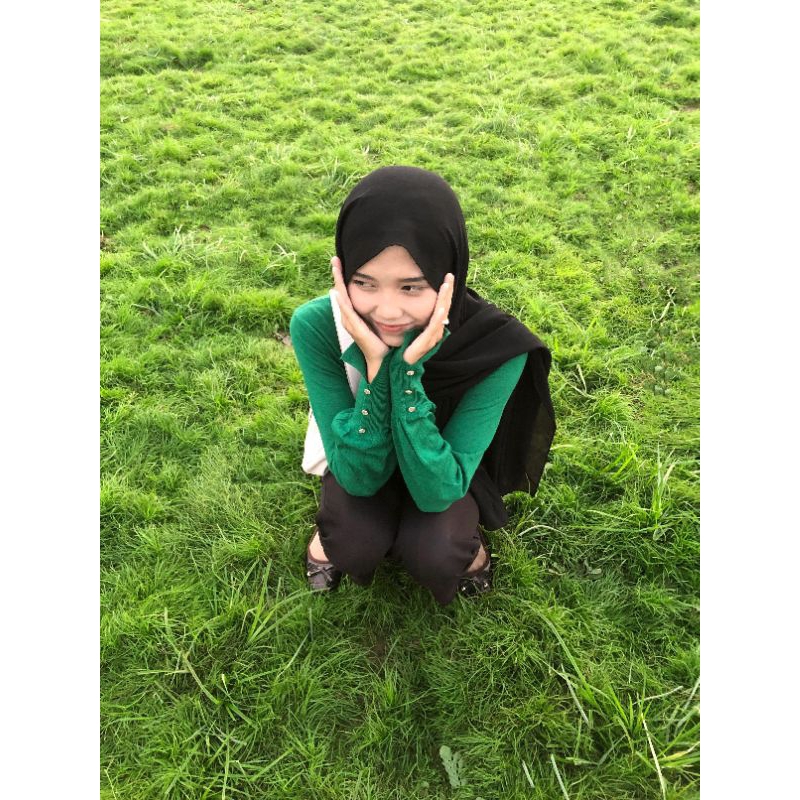 preloved atasan knit hijau botol emerald dan sweater crop rajut merah