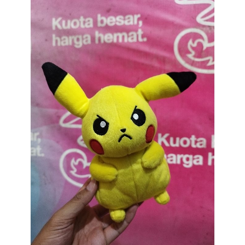 boneka pokemon Pikachu tomy