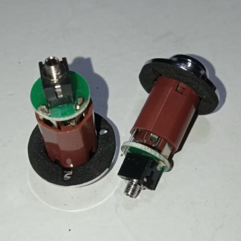 Endpin dan Jack Gitar Akustik Bawaan Yamaha  Preamp Endpin Kontra Jack Gitar Akustik