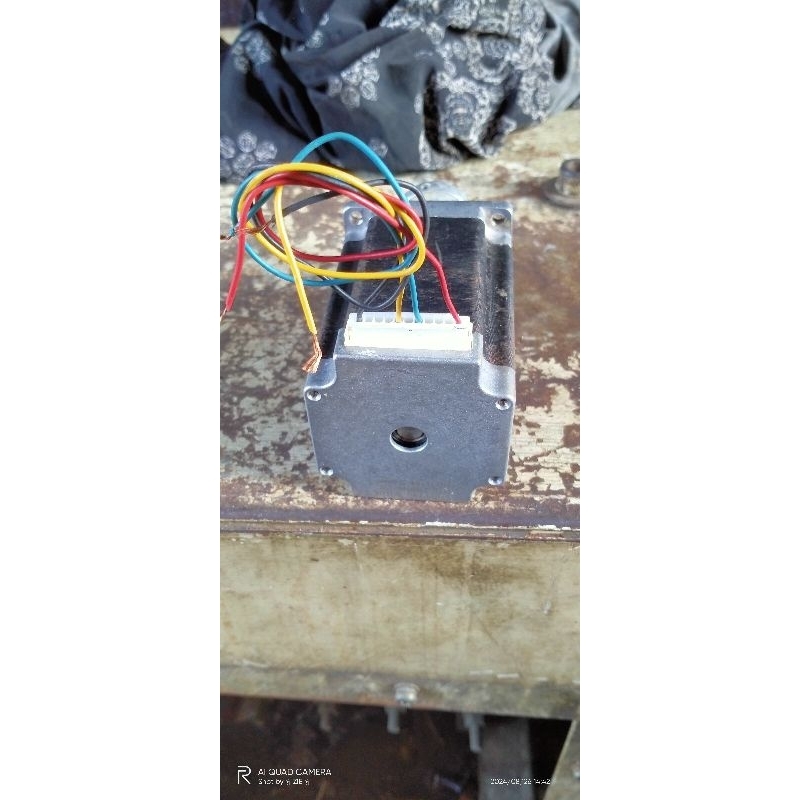 steper motor nema 23 long. as 8mm.  kabel 4 wire