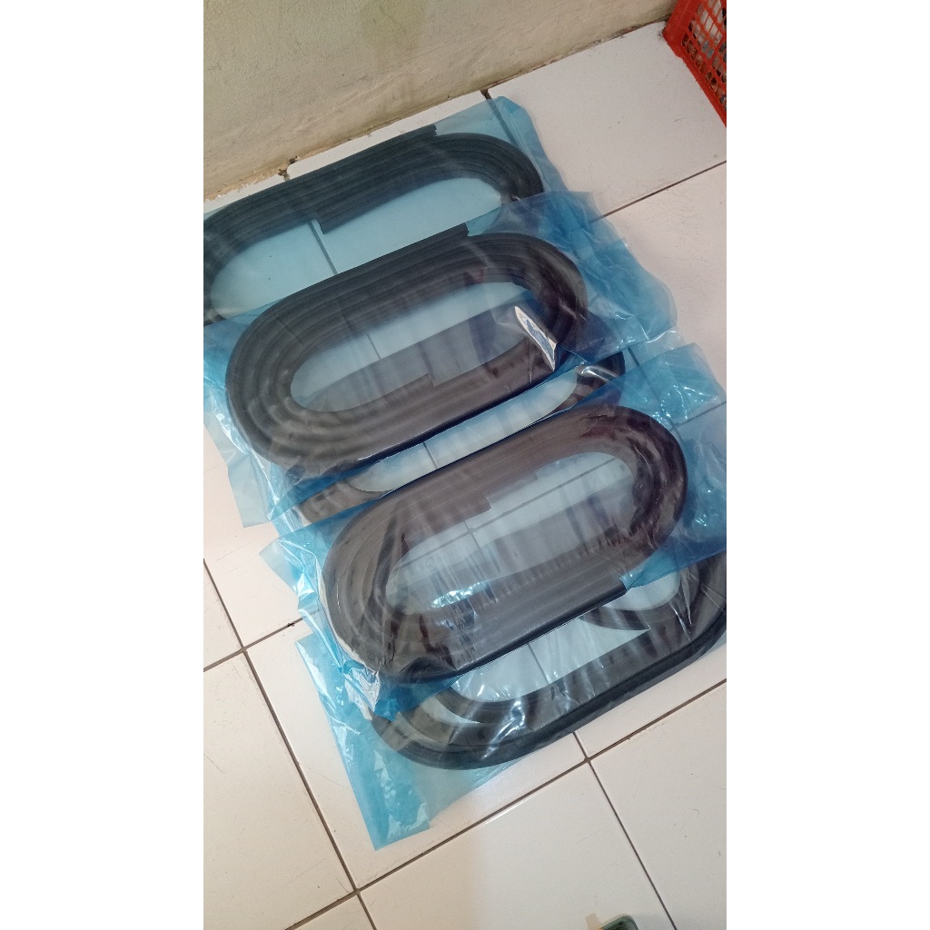 KARET BODY MOBIL RUSH TERIOS