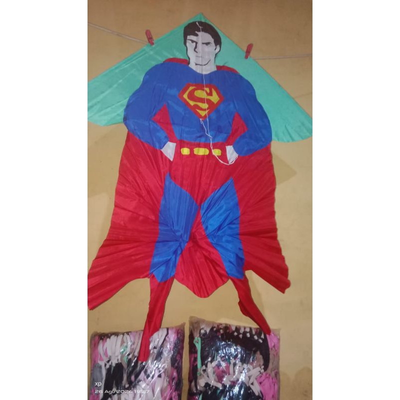LAYANGAN KARAKTER SUPERMAN + BENANG