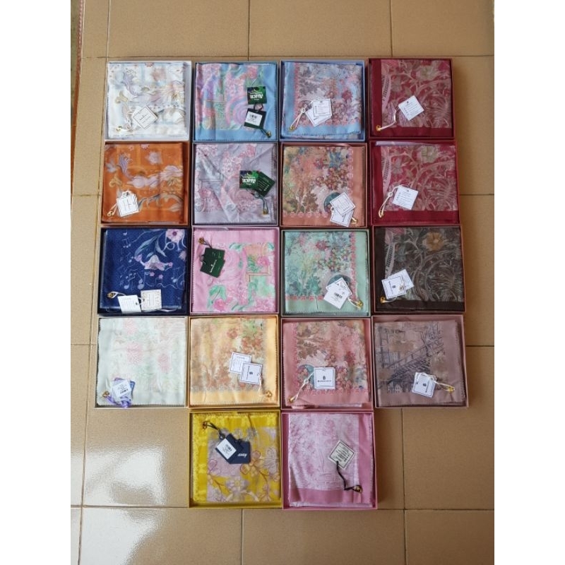 Buttonscarves X Dian Pelangi Blanc