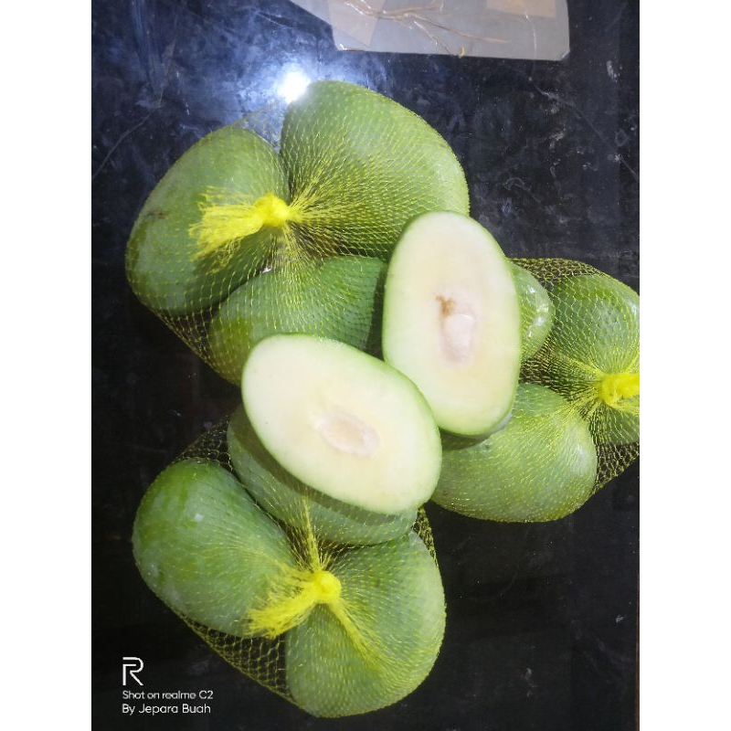 

Mangga gadong muda untuk rujak