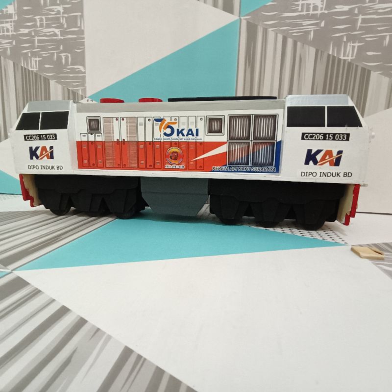 Miawmiaw_Id Lokomotif Kereta Api Cc206 Livery 2014 - Miniatur Kereta Api Kayu Surabaya
