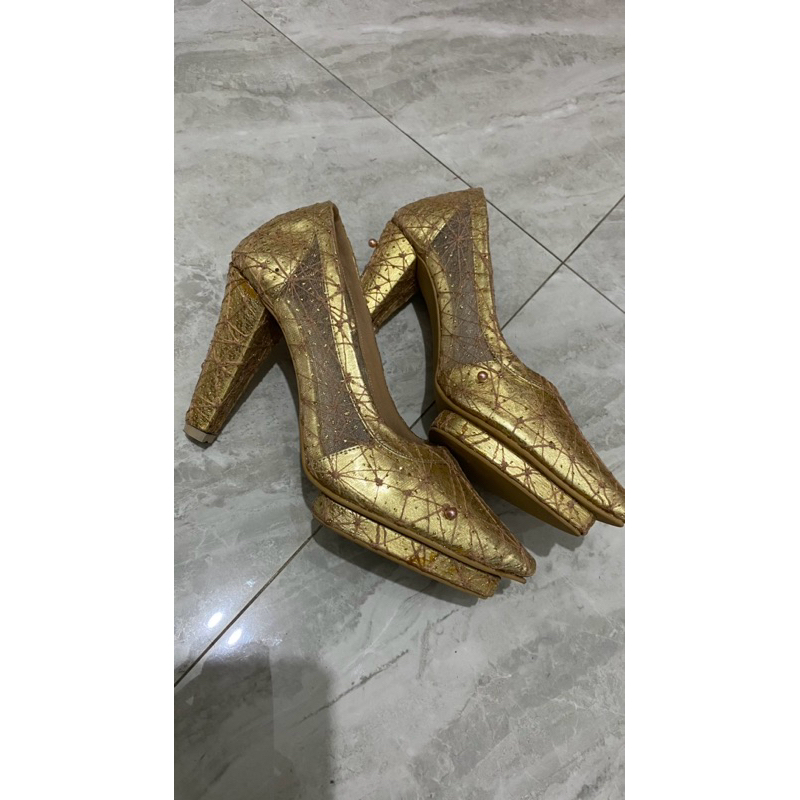 (Nett) Preloved Sepatu Heels Gold / Gold Shoes / Wedding Shoes / Heels Shoes / Sepatu Heels Pesta
