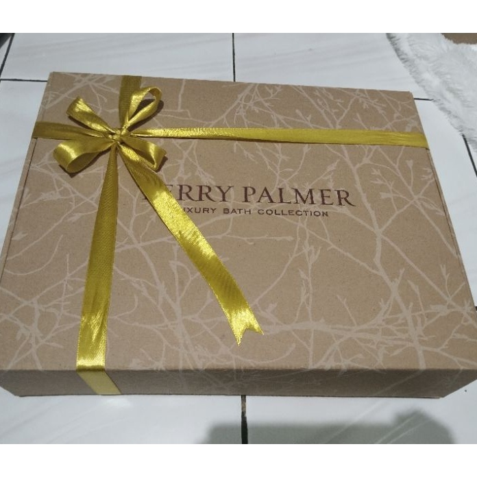 

SPESIAL DISKON BOX HANDUK SOVENIR BY TERRY PALMER