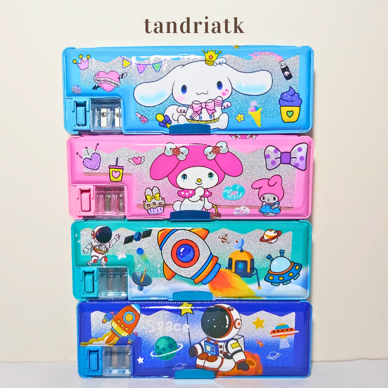 

Tempat Pensil Magnet Serutan 2 Lubang Glitter SNR W-86 Motif Melody Cinnamon Astronot