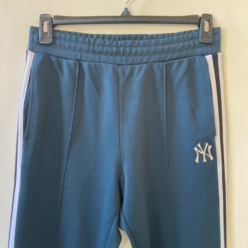 Celana training MLB second