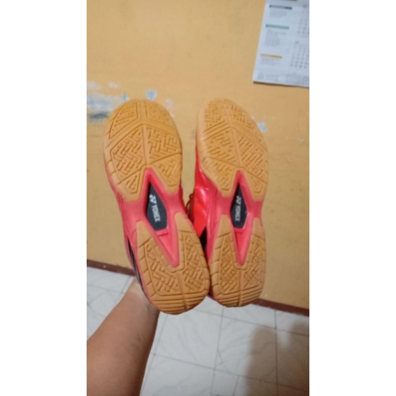 sepatu badminton size 42 original, bekas pakai...