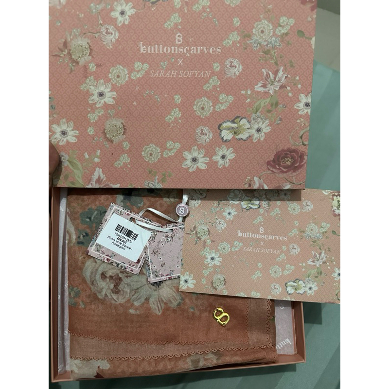 preloved buttonscraves