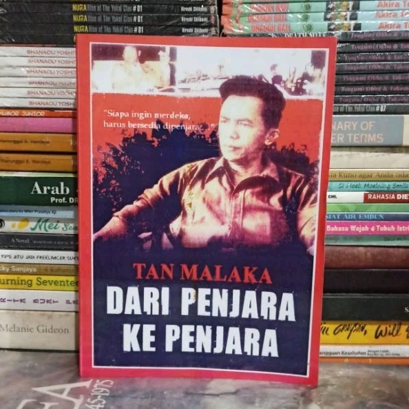 Buku DARI PENJARA KE PENJARA TAN MALAKA