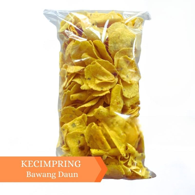 

Kecimpring Daun Bawang / Kecimpring Pedas Daun Jeruk - Combring / Snack Cemilan Gemblong / Ketempling / Kecimpring Tipis - Original - Gurih - Renyah -Kriyuk - Kecimpring Singkong 1kg