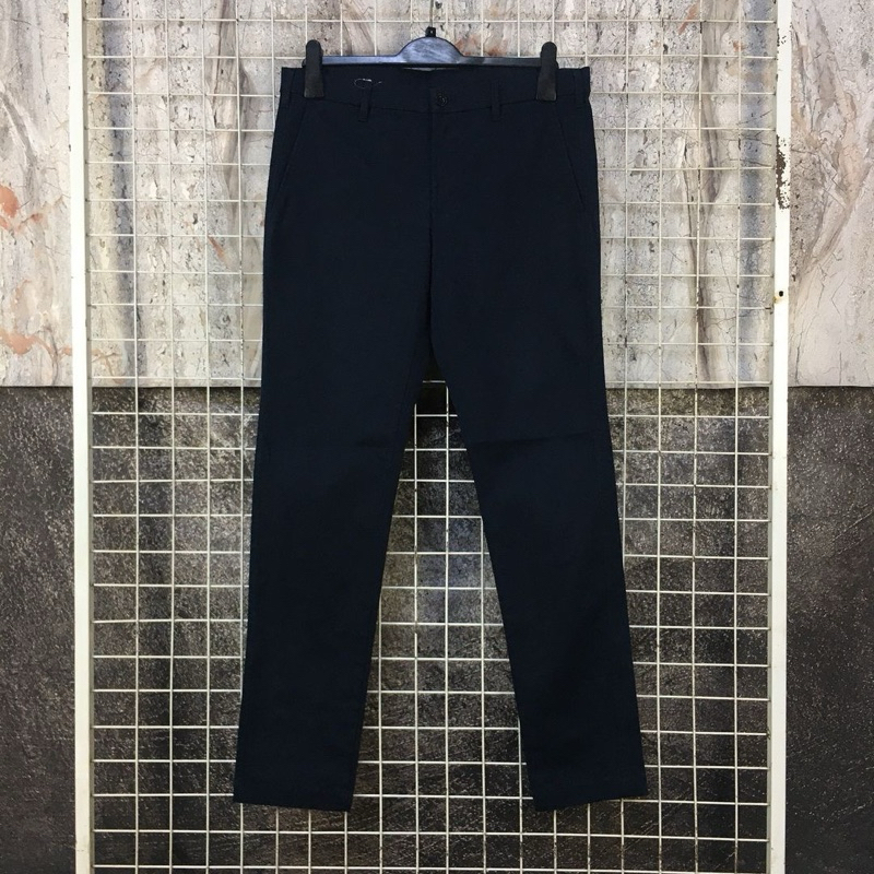 Celana Panjang Pria Chino Slimfit Branded Original Uniqlo Chinos Pants Navy Size 33 . SDA 05710 Seco