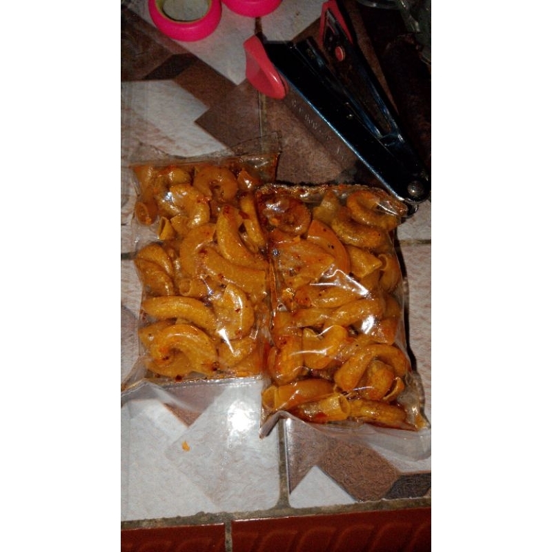 

Makaroni pedas daun jeruk