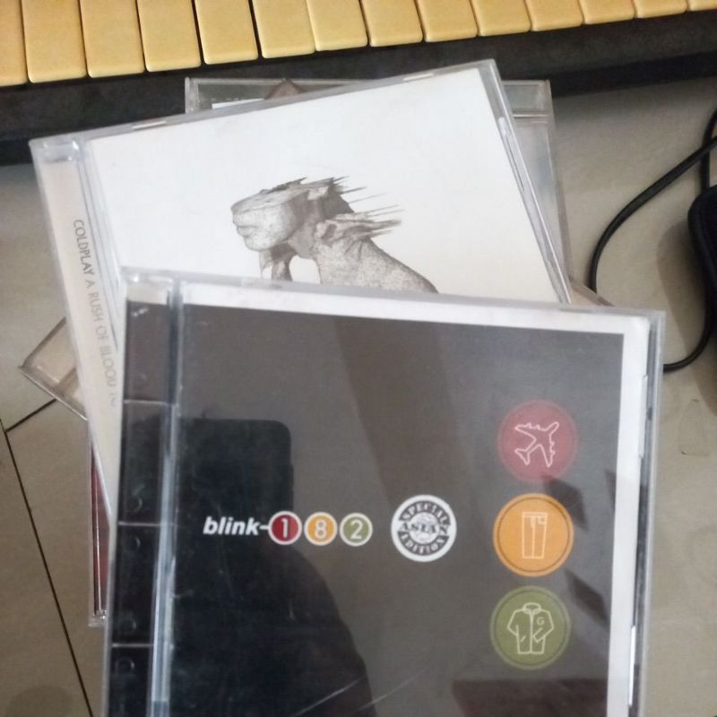 cd coldplay dan blink 182