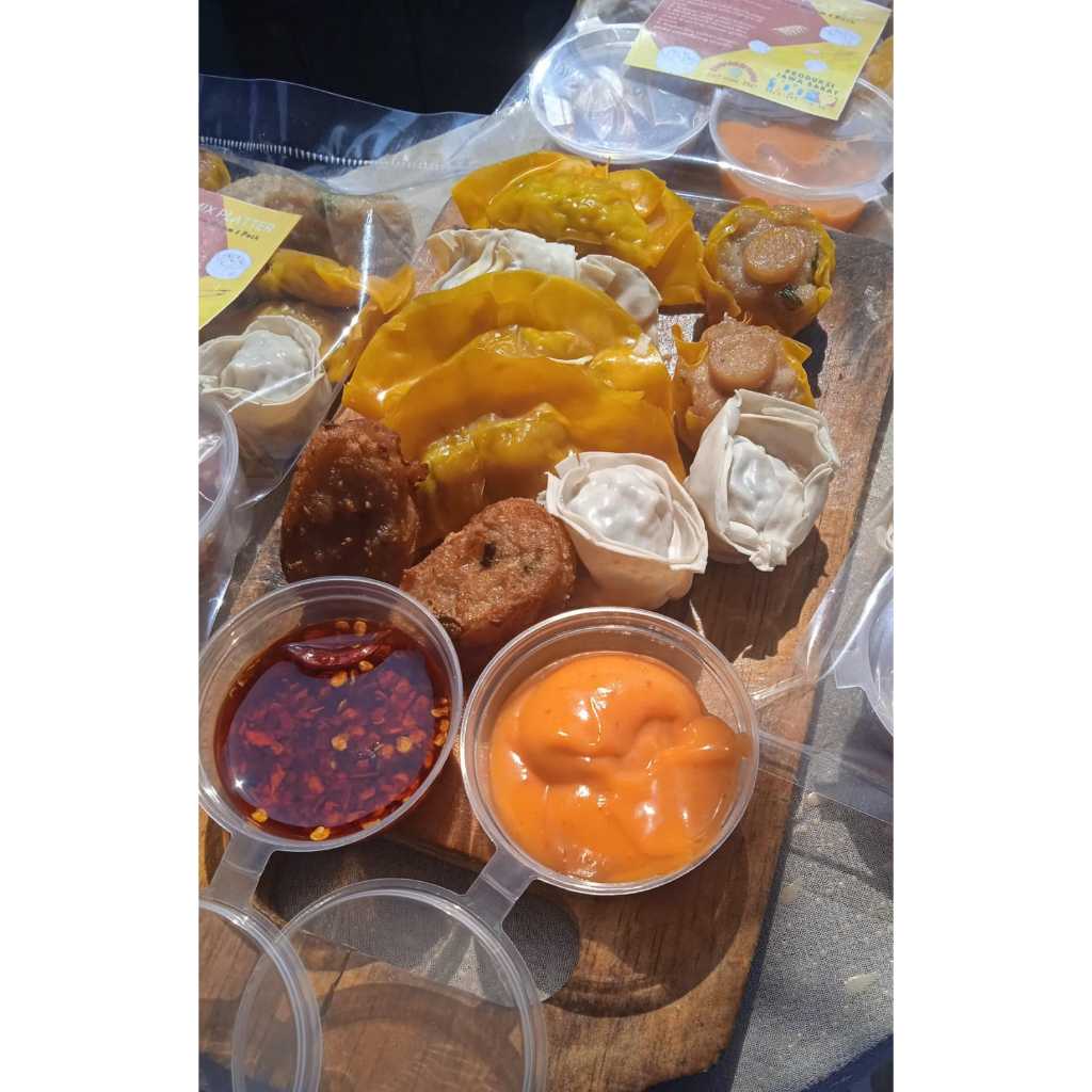 

Dimsum mix platter mini + chili oil isi 10pcs (frozen)