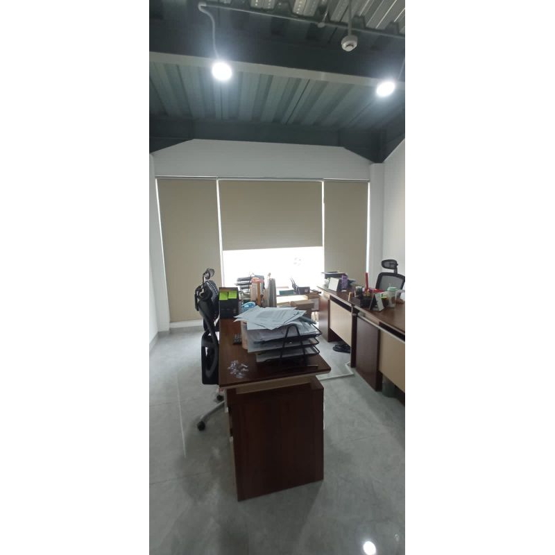 roller blind jendela kantor rumah pabrik tirai gulung gorden jendela kantor