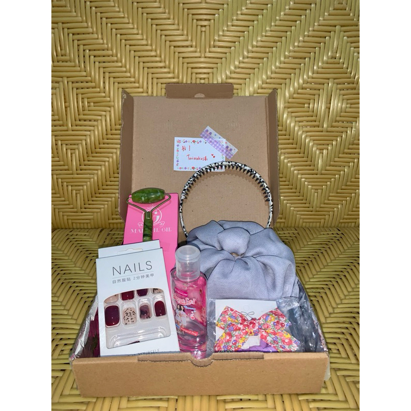 

Hampers Hijab Box, Hampers kerudung paket kado hijab kado kerudung cewek kado wisuda hampers lucu aesthetic